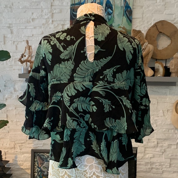 Cinq à Sept | Ileana Palm Print Silk Blouse – Size M | Excellent Condition - Picture 3 of 8